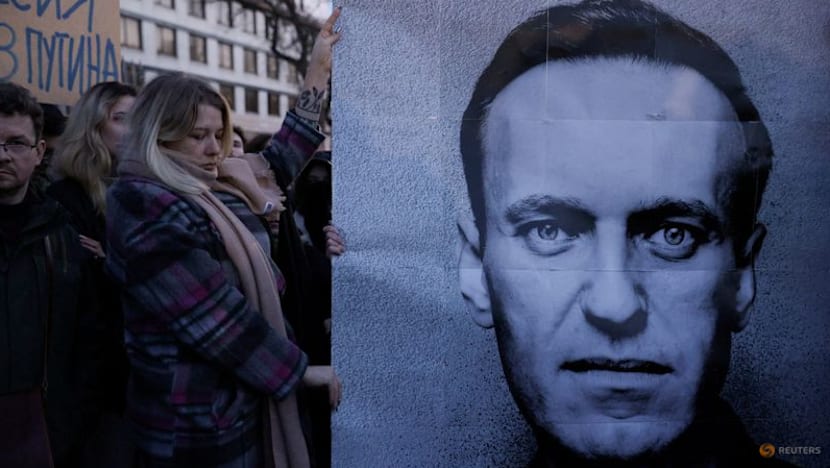 Navalny Poisoned by Dart Frog Toxin?! Kremlin REJECTS Claim!