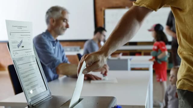 瑞士公投否决收紧中立政策提案