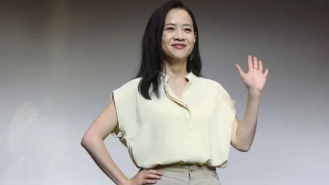 回应曾志伟拥吻辣模惹议事件　曾宝仪：真的很漂亮