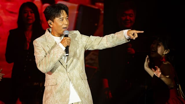 狮城开唱被粉丝称“叔叔”，李克勤幽默回应！