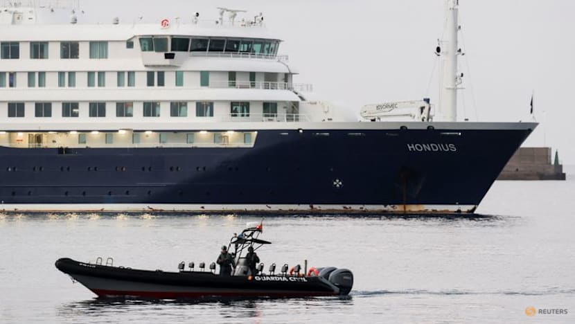 Evacuation of hantavirus-hit ship begins in Canary Islands