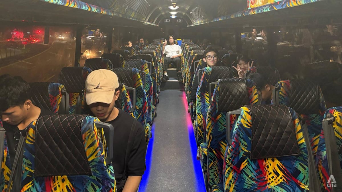 Free Clarke Quay night shuttle: Partygoers hope for more stops, higher bus frequencies Free Clarke Quay night shuttle: Partygoers hope for more stops, higher bus frequencies