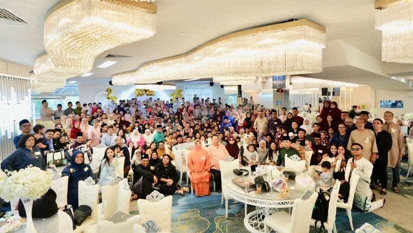 Lebih 300 anggota keluarga enam generasi beraya bersama Lebih 300 anggota keluarga enam generasi beraya bersama