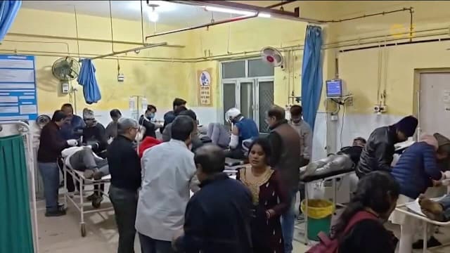 受严重雾霾影响 印度11车连环撞酿13死60多伤