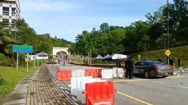 传国盟与希盟皆要入宫见元首 马国警方王宫外严守