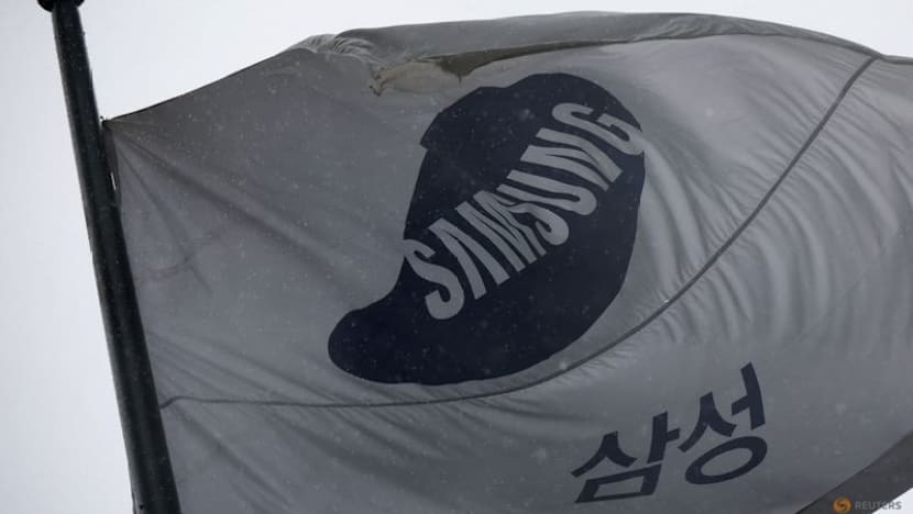 Samsung Elec to convene board meeting Friday to discuss shareholder return plan, says source