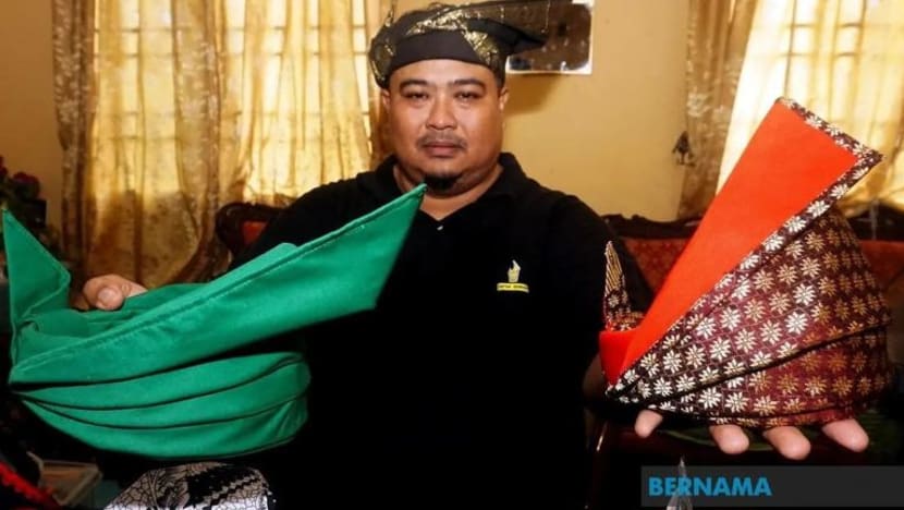 Belajar dari YouTube, tanjak buatan guru silat laris dijual Belajar dari YouTube, tanjak buatan guru silat laris dijual