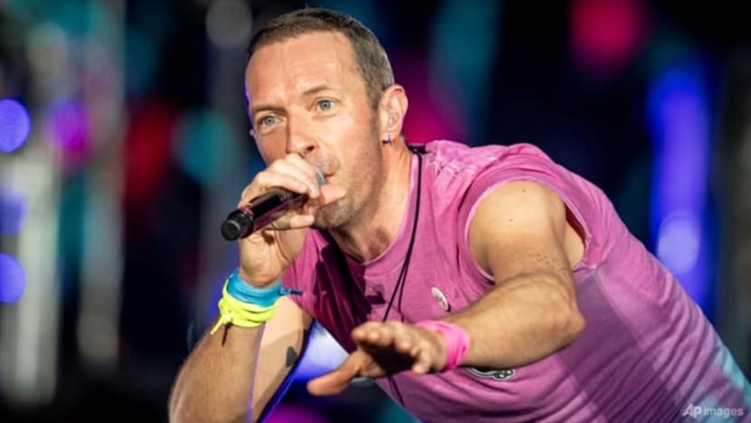 Konsert Coldplay menyelitkan pantun Melayu dalam persembahan di Kuala Lumpur Konsert Coldplay menyelitkan pantun Melayu dalam persembahan di Kuala Lumpur
