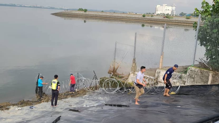 Malaysia police set up surveillance, barbed wire near Causeway after people seen entering JB illegally 