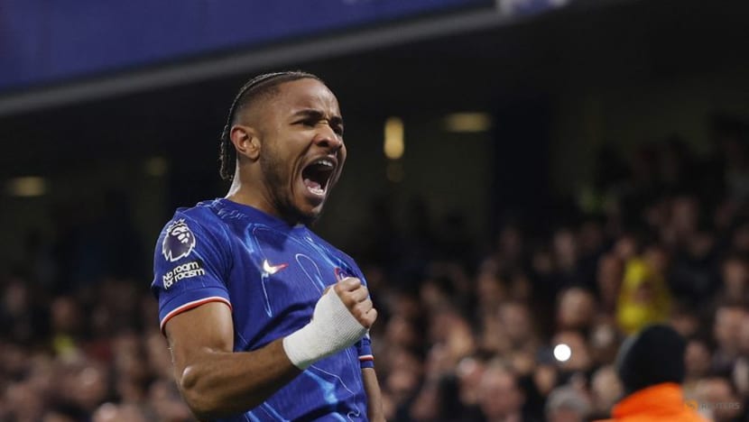 No striker for Chelsea against Man Utd with Champions League spot up for grabs