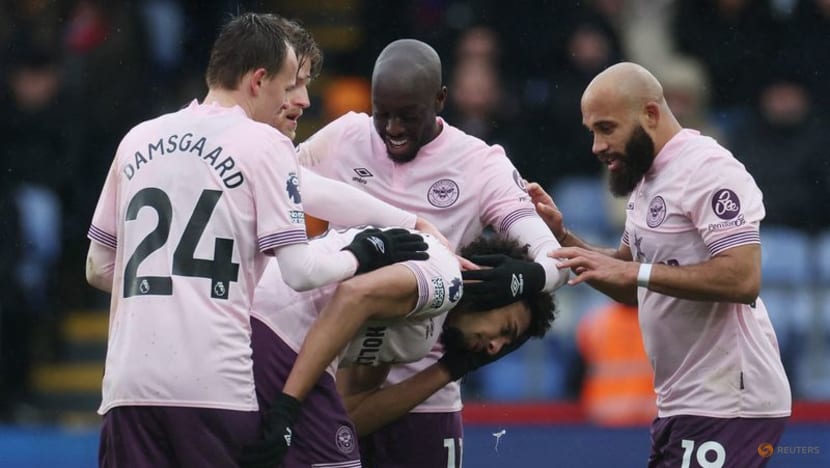 Schade and Mbeumo score to give Brentford 2-1 win at Palace