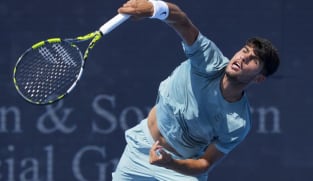 Alcaraz eases past Medjedovic in Cincinnati before rain forces suspension