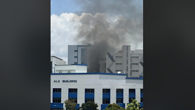 阿裕尼工业大厦废弃物起火 一人送院