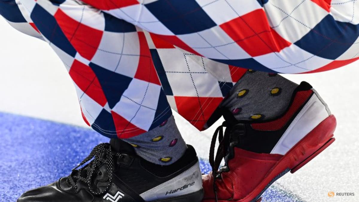 Curling-Fancy pants Norway pay tribute to Ulsrud at Winter Games