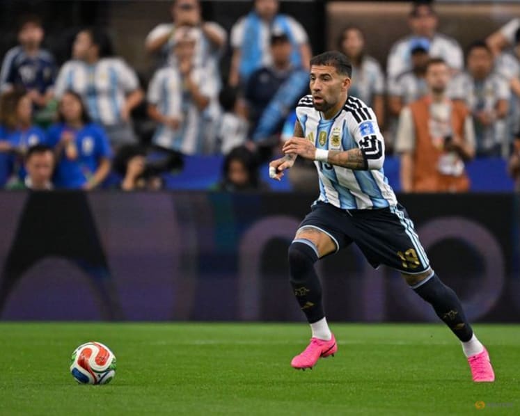 Argentina's Romero back in full training before World Cup knockout clash