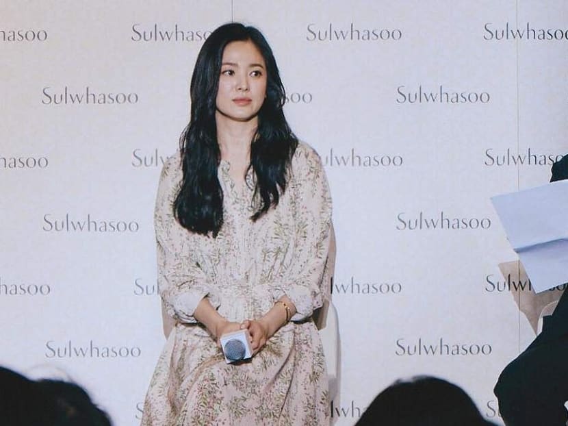 South Korean actress Song Hyo-kyo is back to being single after announcing her divorce to fellow actor Song Joong-ki has been finalised.