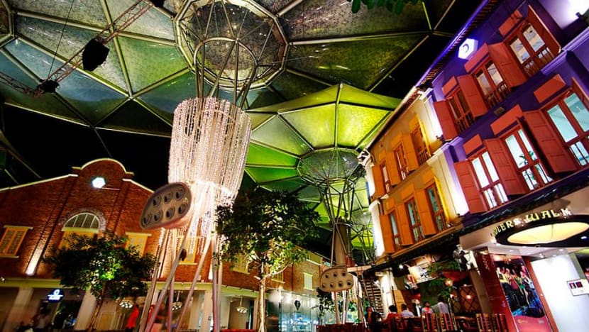Irish man jailed for kicking, trying to headbutt police officers during Clarke Quay arrest