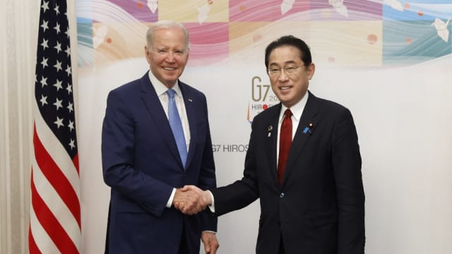 拜登抵日出席七国峰会 与岸田文雄会谈
