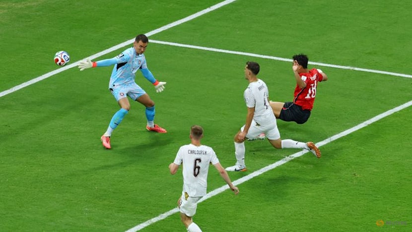 South Korea snatch 2-1 win over Czech Republic in World Cup opener