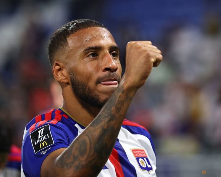 Lyon thrash Rennes 4-0 after delay due to offensive banner