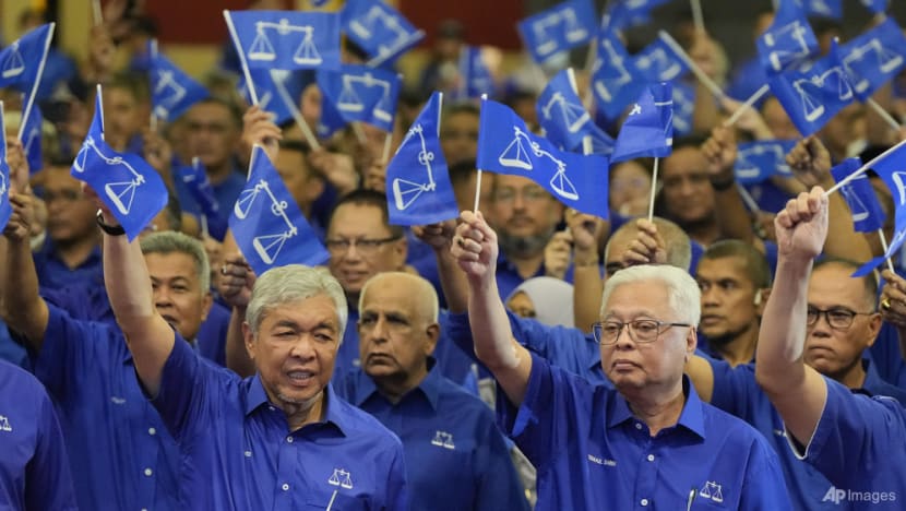 Barisan Nasional will not back either PH or PN to form the next Malaysian government: Ismail Sabri Barisan Nasional will not back either PH or PN to form the next Malaysian government: Ismail Sabri