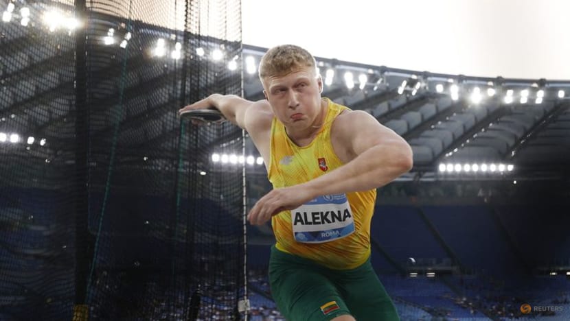 Day of monster discus throws condemned as 'weather doping' Day of monster discus throws condemned as 'weather doping'