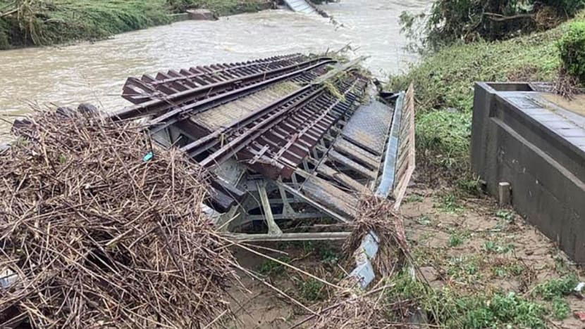 Heavy rain pounds Japan's south as scorching heat hits country's west and north Heavy rain pounds Japan's south as scorching heat hits country's west and north