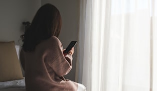 Komentar: Gambar vulgar rekayasa AI memang palsu, tapi lukanya nyata