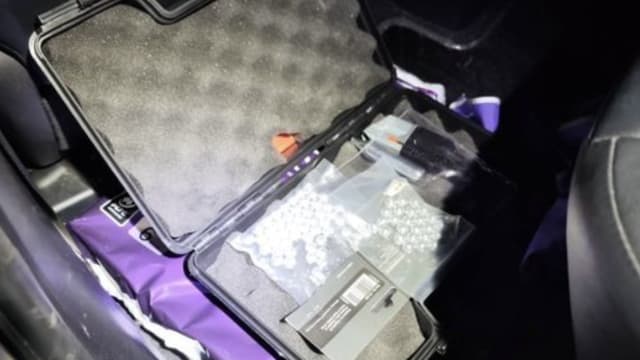 只因不满被按喇叭 台女开车窗连开四枪