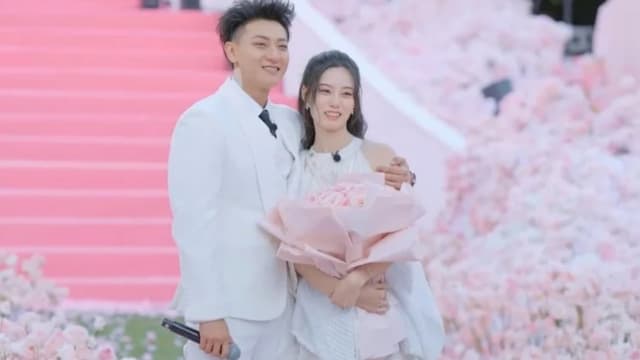 把徐艺洋的生日“刺”错　刺青师曝黄子韬当下反应，巧手挽狂澜！