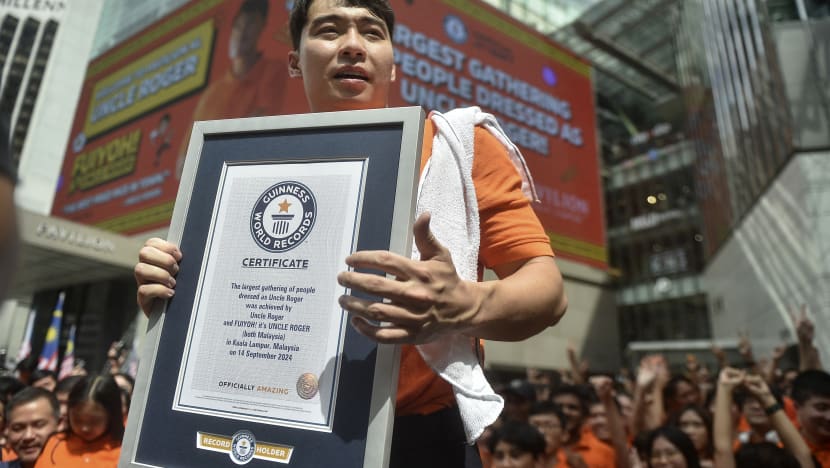 Bintang YouTube Malaysia cipta rekod dunia bagi  perhimpunan terbesar peserta berpakaian watak Uncle Roger