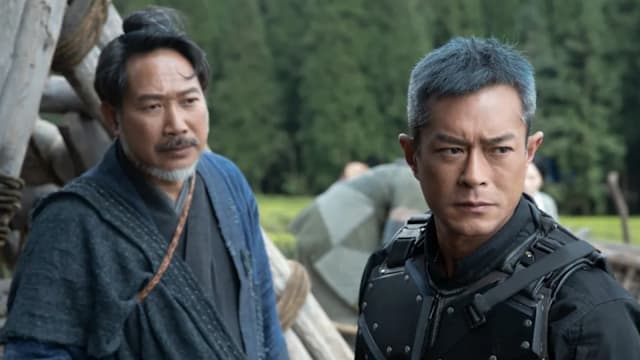 行动时肢体僵硬，港星黄文标认确诊帕金森症