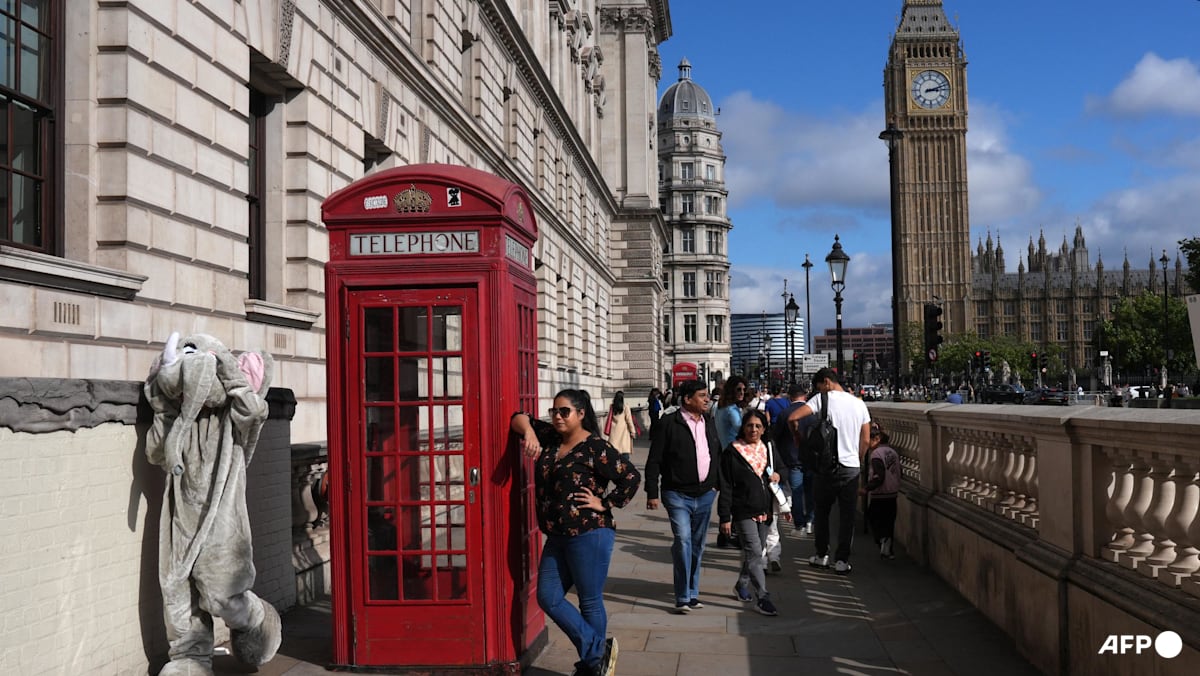 London police crack down on network suspected of smuggling 40,000 stolen phones to China