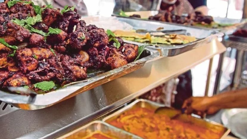 Gerai makan di M'sia pertimbang naikkan harga atau kurangkan pekerja demi kelangsungan perniagaan Gerai makan di M'sia pertimbang naikkan harga atau kurangkan pekerja demi kelangsungan perniagaan