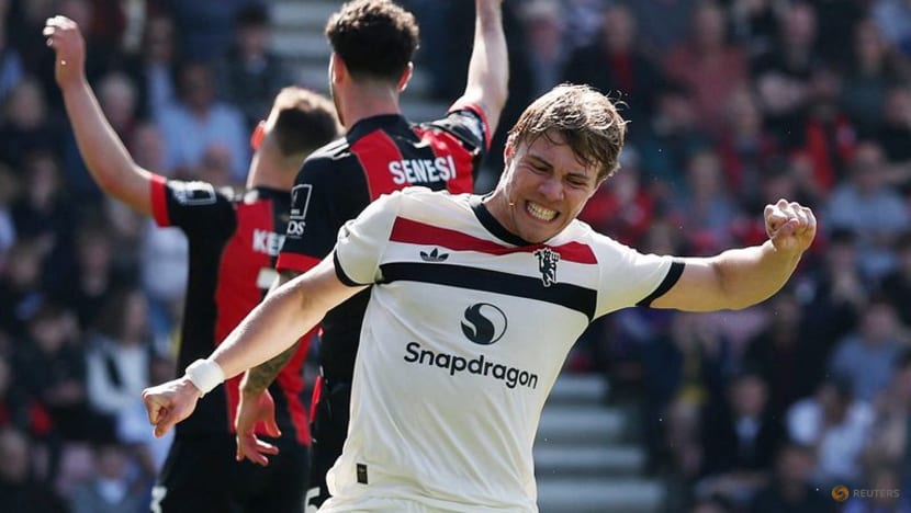 Hojlund late goal salvages draw for Man Utd at Bournemouth