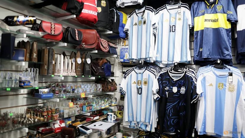 World Cup drives up sales of counterfeit jerseys in Argentina