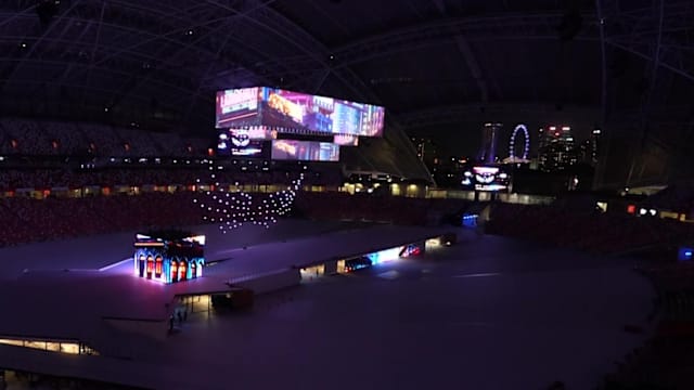 国庆庆典表演空间历来最大 300台无人机与空中杂技同台演出