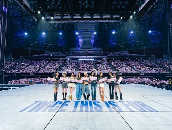 twice_this_is_for_singapore_360_degree_stage.jpeg