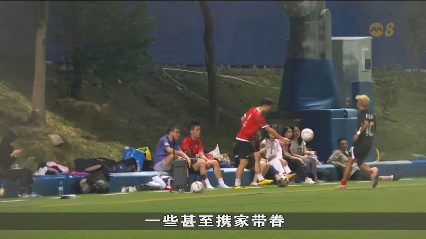 我国雄狮队赴港战亚洲杯外围赛 本地球迷盼见证历史一刻