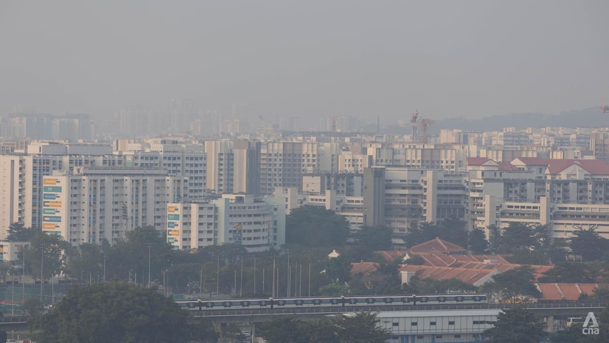 Air quality back in unhealthy range in central Singapore as haze persists