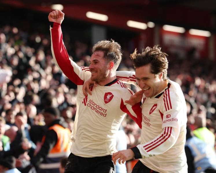 Lacklustre Liverpool snatch late win at Forest