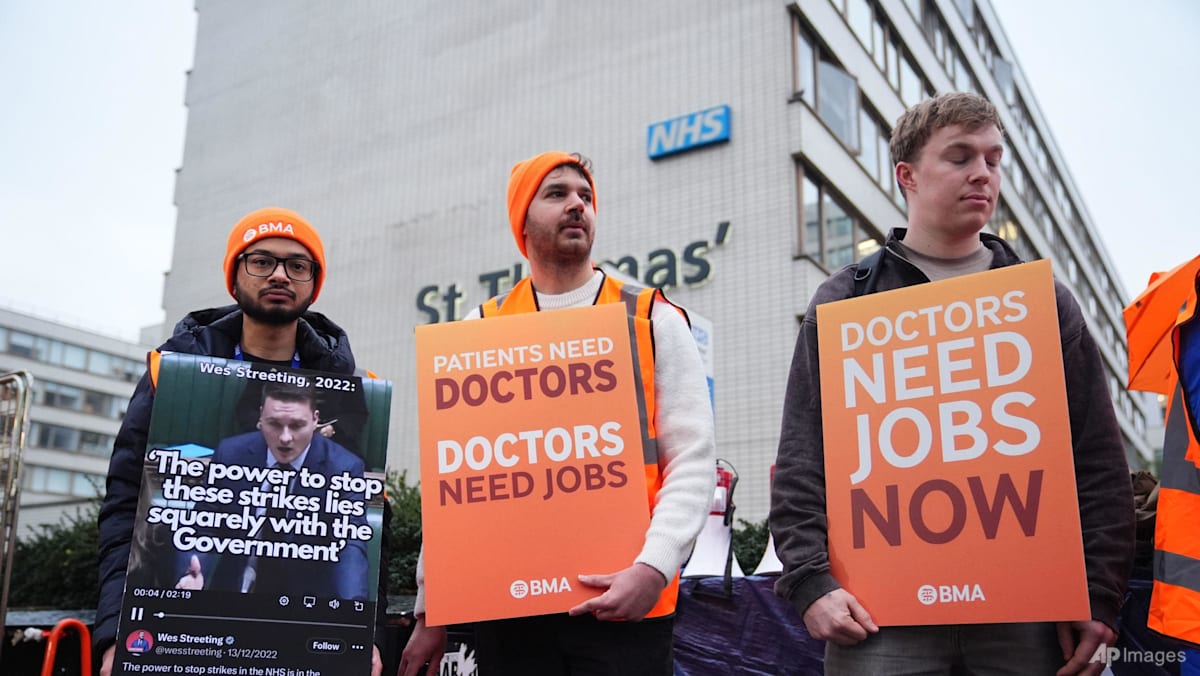 Doctors in England launch strike over pay and jobs
