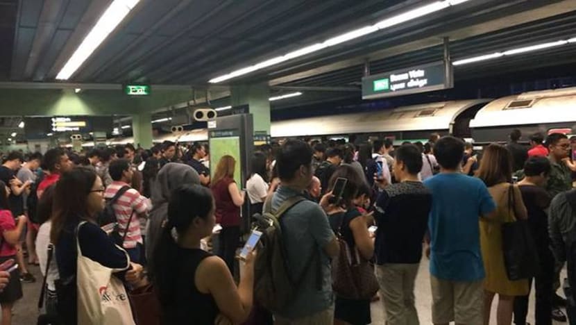 Penangguhan kereta api di stesen Clementi pada lewat petang