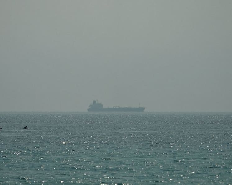 Oil settles up on US-Iran strikes; cautious hopes for shipping cap gains