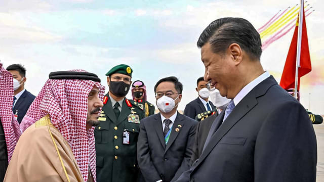 习近平飞抵沙特阿拉伯 展开三天国事访问