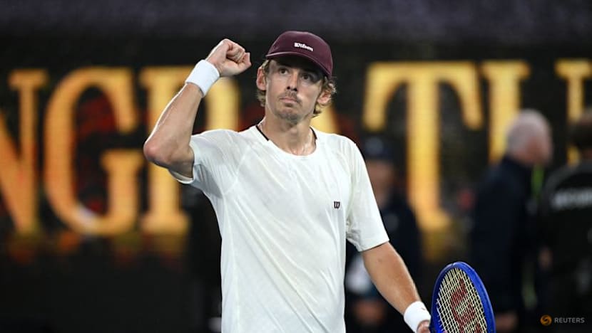De Minaur bursts Bublik bubble to reach Melbourne quarter-finals again