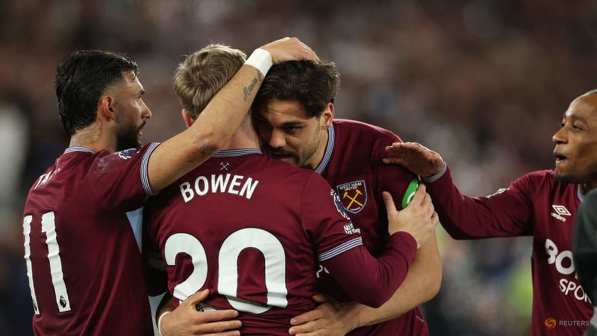 West Ham out of relegation zone with 4-0 win over Wolves