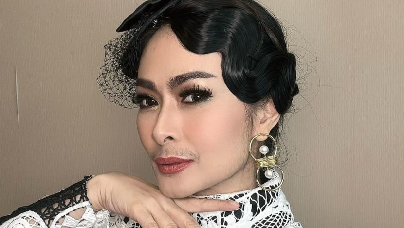 Leher mulai 'longsor', Iis Dahlia minta izin operasi plastik ke suami