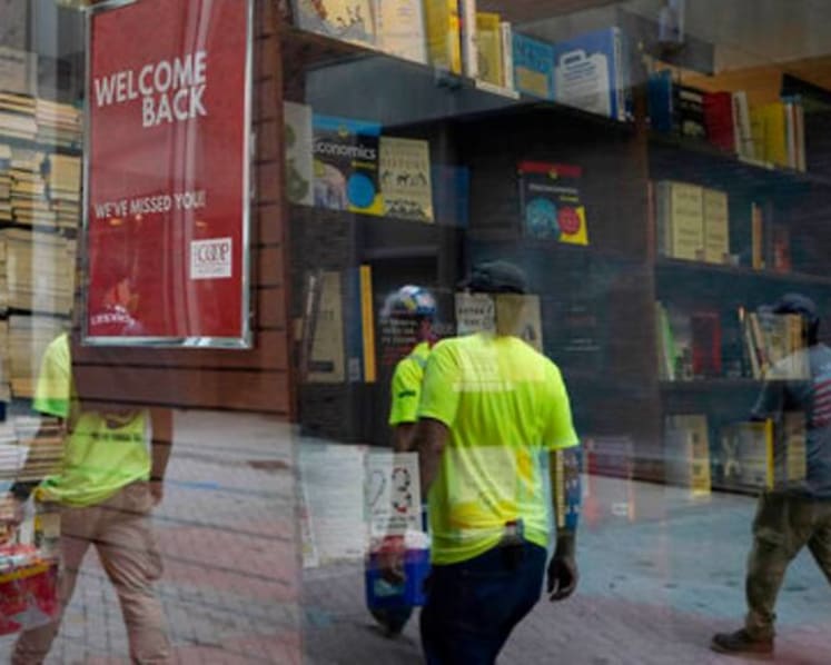 US consumer confidence dips slightly in October