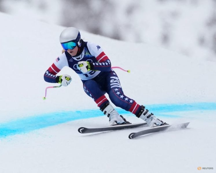 Alpine skiing-Vonn named in US team despite uncertain future